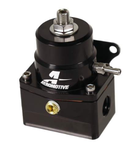 Bild på Aeromotive A1000 EFI bränsletrycksregulator 2x AN6 ORB / 1x AN6 ORB svart